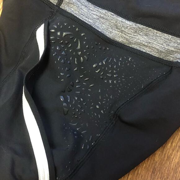 Lululemon Black and Gray Run A Marathon Crop Capri Leggings Size 4 - Picture 6 of 16